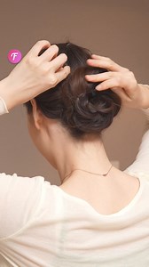14K views · 19 reactions | Tutorial per uno chignon elegante passo dopo passo | La vita è bella | Facebook