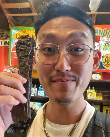 We gave them 30 seconds to grab as much candy as possible from Austin's biggest candy shop... how would you do 🍬🏃‍♀️ | Foodbeast