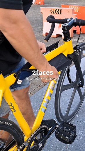 Handcrafted / Custom / Upcycle on Instagram: "New Design PWbikepack Top Tube Protector series: 2faces you can choose different colors or materials ☺️✌ Handcrafted by Pistawork “Creativity in your cycling life” - #fixed #fixedgear #fixielife #steelisreal #trackbike #bicycle #handcrafted #custom #toptubeprotector #framepad"