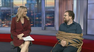 Frankini The Great magician performs the rope escape