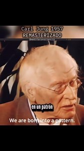 Carl Gustav Jung foi um psiquiatra, psicoterapeuta e fundador da psicologia analítica, que influenciou profundamente o estudo do inconsciente e a compreensão da psique humana. Nascido em 26 de julho de 1875, na Suíça, Jung cresceu em um ambiente marcado por influências religiosas e espirituais — seu pai era pastor protestante, e sua mãe tinha interesse em fenômenos espirituais. Desde cedo, Jung mostrou-se um pensador profundo e introspectivo, o que mais tarde o levou a estudar medicina e a se es