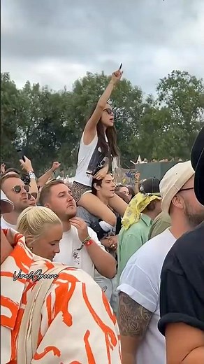 Celebs Caught Vibing Like FANS 😭#celebrity