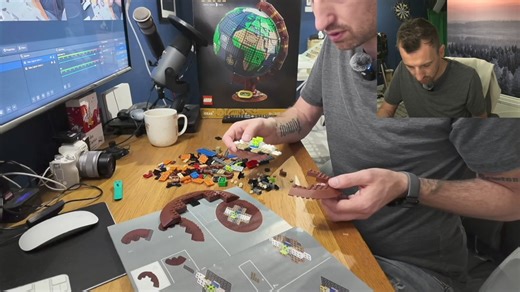Building the LEGO Globe | Scimandan
