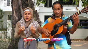 922K views · 25K reactions | Bagai orang terbuang pengamen Wulan keluarkan suara emasnya | Triyan oklek | Facebook