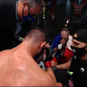 Incredible show of respect between two martial artists in Jiří "Denisa" Procházka and Dominick "The Devastator" Reyes 🙏 #UFCVegas25 | ESPN MMA