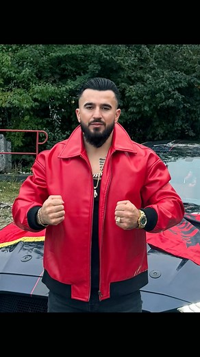 Në Aren 🏟️do ket shum perkrahje dhe ky nga fansat e tij , por se besoj kurr qe mund te ket sa une.dua që vendet me të mira në Aren ti rezervoni ju dhe jo italiant,Kliko këtë link për rezervimin e biletave 👉 https://eventfrog.ch/de/p/sport-fitness/boxen/unfinished-business-7384985179327081232.html | Amarildo Bakaj