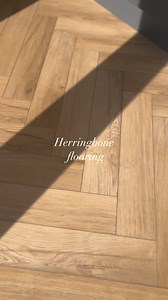 Sunshine and an elegant herringbone floor…two of our favourite things! ☀️ Shown here is Life classic oak herringbone LVT. 📸 @ourbungalowreno6 | UK Flooring Direct