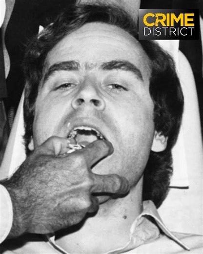 😲Des experts en criminologie décortiquent les mensonges de meurtriers célèbres. À travers leurs interrogatoires et apparitions publiques, explorez la psychologie sombre de ces tueurs et leurs manipulations pour proclamer leur innocence. ➡️Ted Bundy, l’un des tueurs en série les plus infâmes, a assassiné au moins 30 jeunes femmes dans les années 70 tout en niant ses crimes. Derrière son charme se cachait un psychopathe violent. ⏰INEDIT, "Derrière le masque du tueur", une série à retrouver tous l