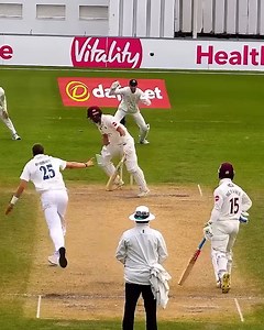 Bringing up 4️⃣0️⃣0️⃣ First-Class wickets in style! 😎 Ollie Robinson wipes out middle stump. 🔥 | Sussex CCC