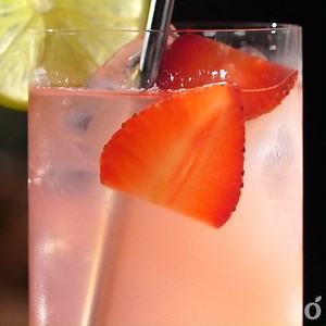 Get ready to channel your inner #Barbie with these pretty pink #drinks! 😉✨ From cute baby-pink coolers to bright bubble-gum #pink cocktails, here are four pink drinks for the ultimate Barbie-themed party. 💄💅 Berry Rosemary Iced Tea: https://bit.ly/3XEoUrr Strawberry Horchata: https://bit.ly/3PITKgH Pink Limeade: https://bit.ly/46EF8on | kiwilimón recipes