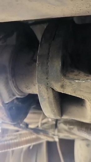 A Closer Look at the Control Arm Suspension System The image highlights a widely used suspension setup in modern vehicles: the control arm suspension. This system plays a crucial role in supporting the vehicle’s weight, absorbing bumps, and managing how the wheels move. Key Components Explained Here’s a breakdown of the main parts shown: Upper and Lower Control Arms: These connect the wheel hub to the vehicle’s frame and help keep the wheels aligned laterally. Ball Joints: Act like pivot points,