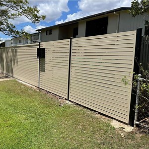 [Hot Item] DIY Metal Wall Fence Aluminum Slat Fence Privacy Screen Panel Horizontal Slat Fencing