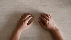 Deux mains tapant des doigts sur : vidéo de stock (100 % libre de droit) 3964030125 | Shutterstock