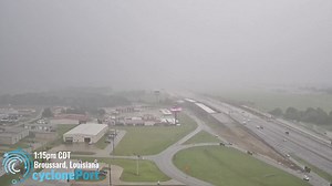 Earlier this afternoon, thunderstorms moving through southern Louisiana were captured by this stationary Cycloneport near Lafayette⛈️ #LAwx | RadarOmega