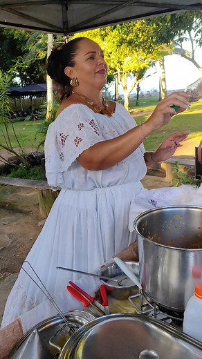 Acarajé da Neusa Porto Seguro: preço, sabor e montagem perfeita