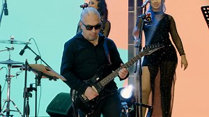 140K views · 2.8K reactions | "MIX ROCK EN ESPAÑOL" KARIBE BAND & VICTOR ROMERO  Felices de compartirles el 2do video del audiovisual que grabamos junto al gran Víctor Romero (Ex cantante de Agua Marina)  Disfruten de : 1. Lamento Boliviano (enanitos Verdes) 2. Indiana (Hombres G) 3. Devuélveme a mi chica (Hombres G) 4. Oye mi amor (Maná) Feliz año 2023 para todos  * * #karibebandyvictorromero #karibeband #victorromero | Karibe Band | Facebook