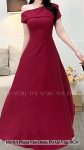 57K views · 524 reactions | Đầm đỏ lại còn trễ vai 1 bên thế này mặc lên vừa xinh lại che được khuyết điểm nha các bà  #tutustore #damthietke #thoitrang #D1566 | TuTu Store | Facebook