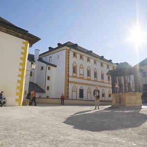 41 reactions | La fortezza Festung Hohensalzburg - Fortress Hohensalzburg #visitsalzburg #salisburghese | Salisburghese | Facebook