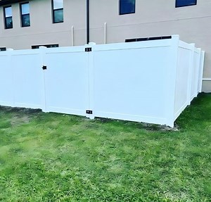 [Hot Item] Premium Vinyl Garden Fencing Solution for Elegant Exteriors