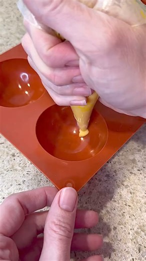 Part 1 Pot of Gold Cupcake #stpatricksday #cupcake #cupcakes #cake #potofgold | Linnea