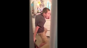 Elle surprend son frère en train de danser sur Britney Spears