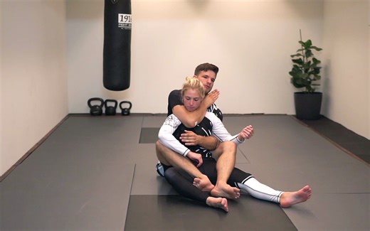 荷兰帅哥美女教练教你格斗之 Rare Naked Choke