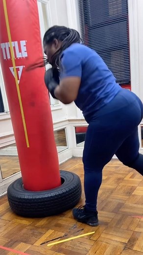 @empress25_8 and Zambo getting in some bag therapy. #BOXING #BOXEO #PRETTYGIRLSBOX | Maxwell Trainer Penn