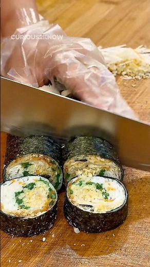 Crispy Seaweed Sushi Popiah BURSTING with Cheesy Turnip Flavor!🧀🍥 | KL Night Market Delight 🇲🇾