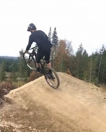 1.1K views · 24 reactions | @steezygiese765 flowin'‍♂️ #mtb #bikelife #biking #enduromtb #wheelie #wheelies #manual #enduro #bicicleta #bmx #evilbikes #mtbgram #steez #mtbiker #motocross #bikelife #mtblove #velo #foxracing #bici #cycling #cycle #29er #lanual #vtt #sport #bicicletas | BikeStable | Facebook