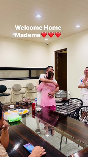 36K views · 503 reactions | Sweet kisses and Hugs❤️ Gikantahan #ni sir Manny Pacquiao si madame Jinkee Pacquiao Love of my life#welcomehome #fbreels #fbreelsfypシ゚viral #fbreelsvideo | Roy Bacalso | Facebook