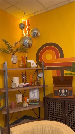 Our perfect 70s dream. 李癩#roomideas #roomdecor #70stheme #creativespotlight #nfm #nebraskafurnituremarket | NFM | Facebook