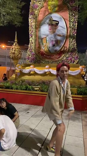 ก็เต้นในม็อบไปเลยสิคะ