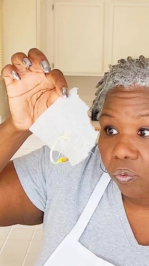 3.1K views · 53 reactions | TAP HERE https://youtu.be/ZAULftjA6RI Learn how easy it is to grow delicious YELLOW SQUASH this summer in a small space! #yellowsquash #summersquash #kitchengardening #gardening Music: "Lost in Translation" Musicians: Wendy Marcini and Elvin Vanguard | The Gardenista | Facebook