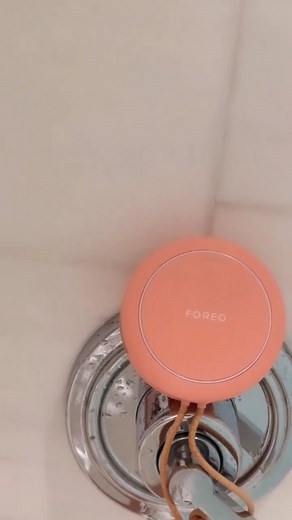 Take the day off with FOREO! 💫 Our @hwanjeabjeab has the perfect 3 step FOREO night-time routine for the face & body: 💦 STEP 1 - LUNA™ Ultra-Nourishing Cleansing Balm to melt away the makeup 💦 STEP 2 - LUNA™ go to gently yet deeply cleanse the face 💦 STEP 3 - LUNA™ 4 body to exfoliate for a relaxing shower Want to build your very own routine? Visit the link in our bio! 🔗 #FOREO #beauty #beautyproducts #luna4go #luna4body #cleansingbalm #cleansing #skincare #skingoals #beautyroutine #bodycar