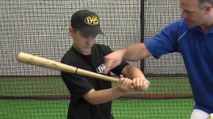VIDÉO | Pour la quatrième capsule B45, Marc Griffin nous enseigne comment faire un bon élan au bâton. #CroireAuBouleau | B45 Baseball