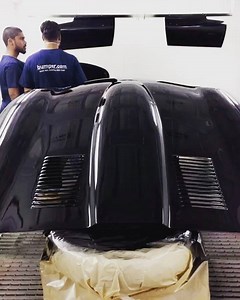 14 reactions | That gloss though! #paintsaints #etype #bonnet #hood #jaguar | Bumper.com | Facebook