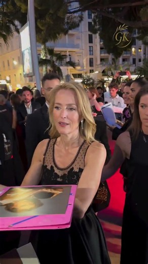 Beautiful Queen Gillian Anderson