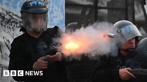 Argentina reforms: Police and protesters clash in Buenos Aires