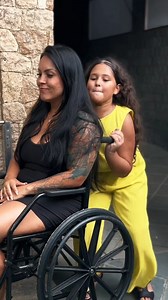 1.3M views · 17K reactions | Fingiu está assim, mas a menina foi mais esperta. | Senta que lá vem história | Facebook