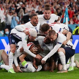 ¡Inglaterra finalista!