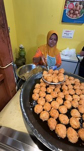 30K views · 149 reactions | Bakso ayam goreng dibuat dadakan langganan wisatawan luar kota | Kulineran Jawa | Facebook