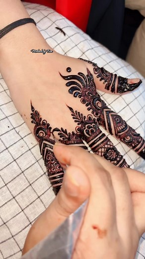 Mehndi Design Ideas by Fiza — Simple & Elegant Mehendi Patterns
