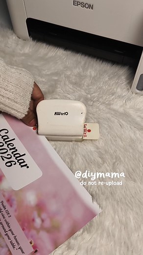 📅 DIY Desk Calendar for 2025! Make your own cute desk calendar using a 6-hole puncher ✂️✨ Perfect for your study table, home office, or as a gift! 🎁 FREE Printable Template Included! #DIYCalendar #DeskCalendar #FreeTemplate #HomeOffice | Mommy Jeanly