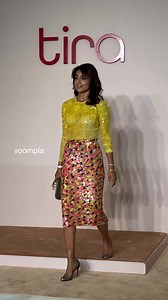 Flying kisses for the lenses💁‍♀️ Shriya Saran wraps up a posing sesh at a Tira Beauty event in BKC | Voompla