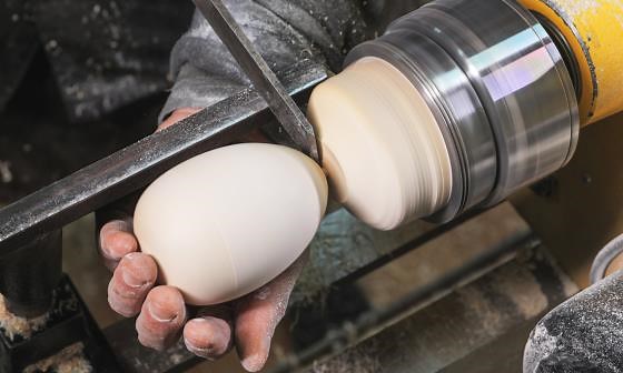 Handwork with wood on a lathe, burning and coating with oil on wood