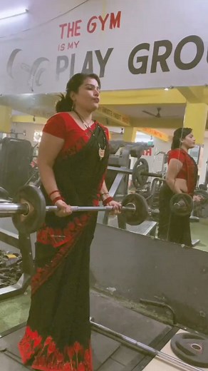 Saree Workout 💯🏋️❤️😍💪 #flex #saree #fitness #indian #woman #explore #bodybuilder #femalefitnesscoach #fitness #bodybuilder #reelstrending #fitness #saree #biceps #reelkarofeelkaro | Saree muscle factory