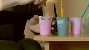 Girl Stirred Acrylic Paint Plastic Cup : vidéo de stock (100 % libre de droit) 1027574567 | Shutterstock