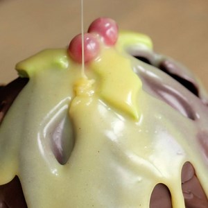 Melting Chocolate Christmas Pudding | Twisted