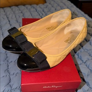 Salvatore Ferragamo Varina Quilted Flats 9M