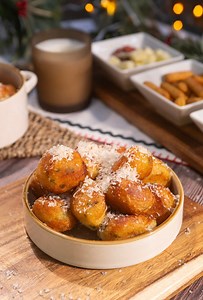 ✨ CRISPY CHAMP BITES ✨The ultimate Christmas snack—perfect for parties or a festive treat at home! 🥔🎄Golden, crispy balls of creamy Mash Direct champ, packed with parmesan and lightly fried to perfection😍#MashDirect #ChristmasSnacks #CrispyChampBites | Mash Direct